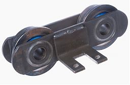"Heavy duty" bush conveyor chain with sealed flanged rollers and mounting bracket